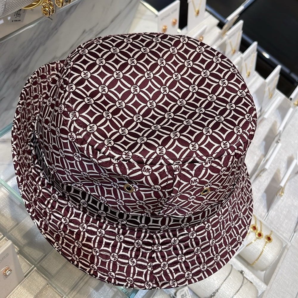 Michael Kors Women’s MK Logo Jacquard Bucket Hat
OXBLOOD
NWT - Picture 9 of 16